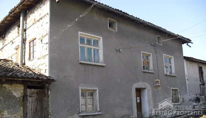 House for sale in the mountains near the Greek border