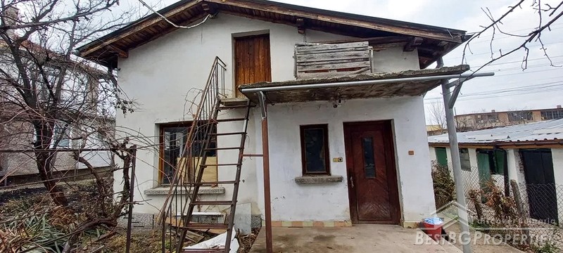 House for sale in the town of Bozhurishte