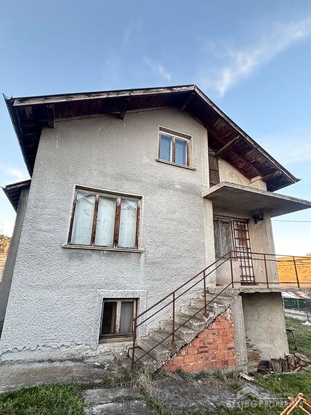House for sale in the town of Breznik