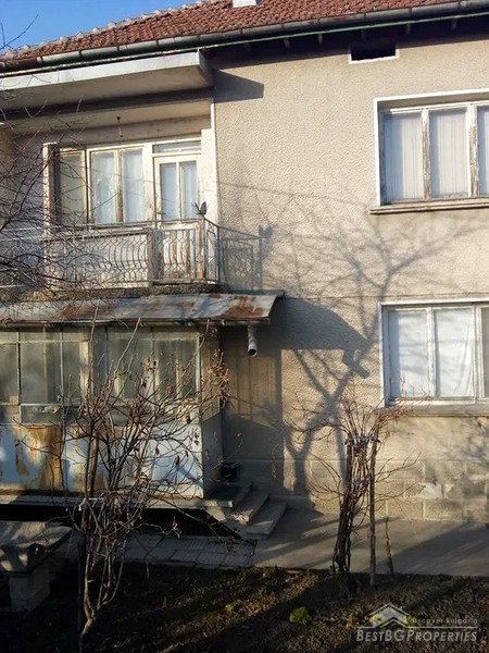House for sale in the town of Knezha