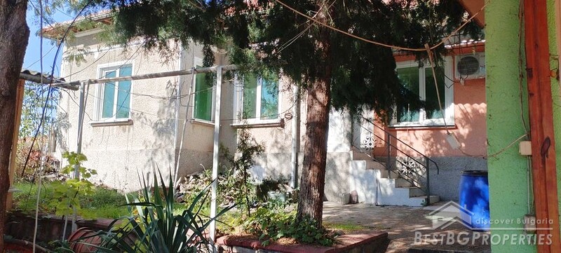 House for sale in the town of Loznitsa