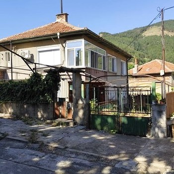 Houses in Tvarditsa