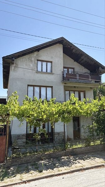 House for sale in the town of Varshets