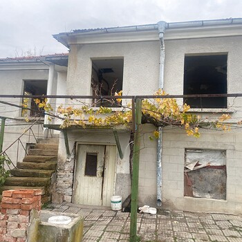 House for sale in the vicinity of Sungurlare