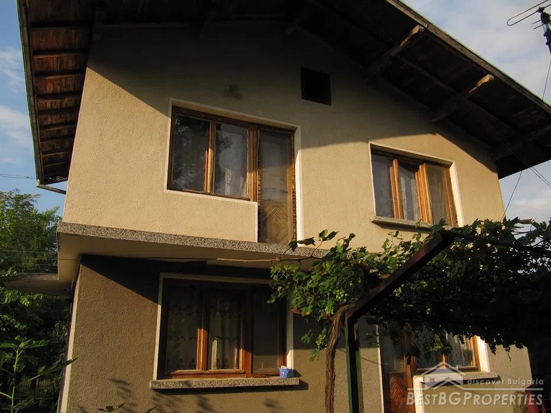 House for sale near the town of Yablanitsa