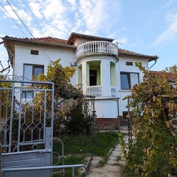 House for sale with amazing views near Yablanitsa