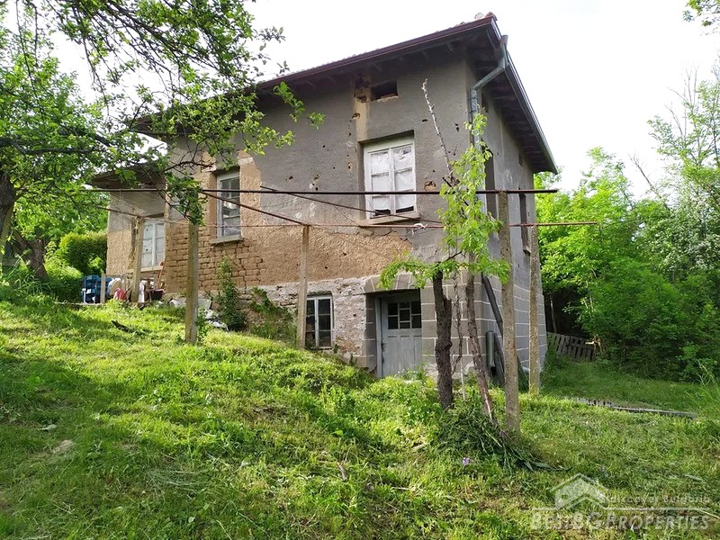 House with a large yard for sale close to Godech