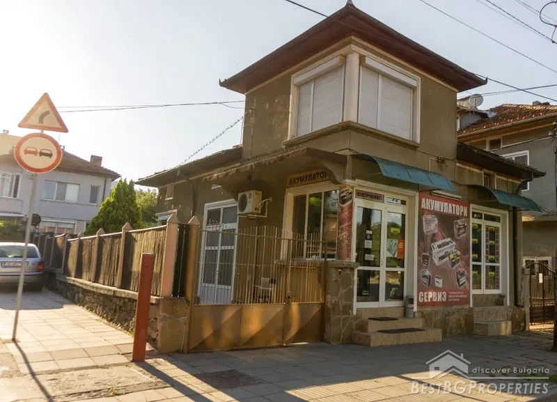 House with a store for sale in Troyan
