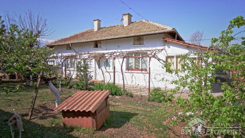 House with a yard for sale in Petrich