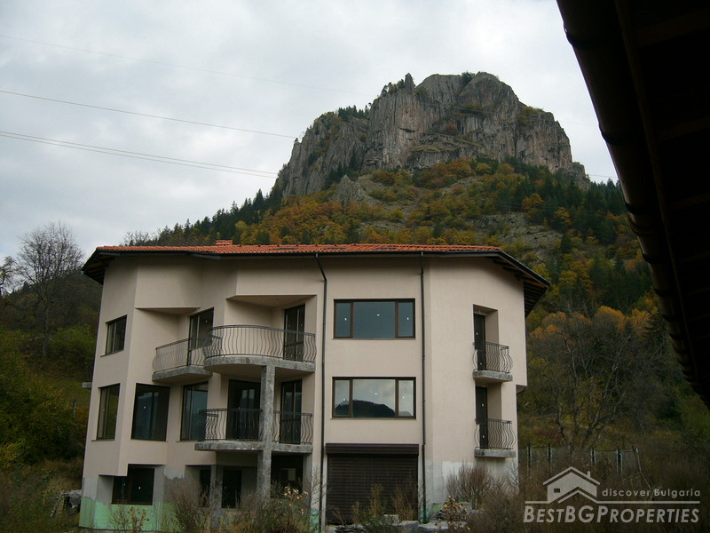 Huge house for sale by the town of Smolyan