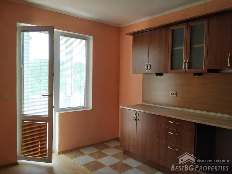 Large apartment for sale in the town of Dobrich