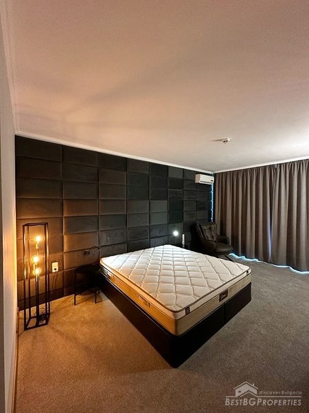 Large apartment with sea view for sale in Saint Vlas