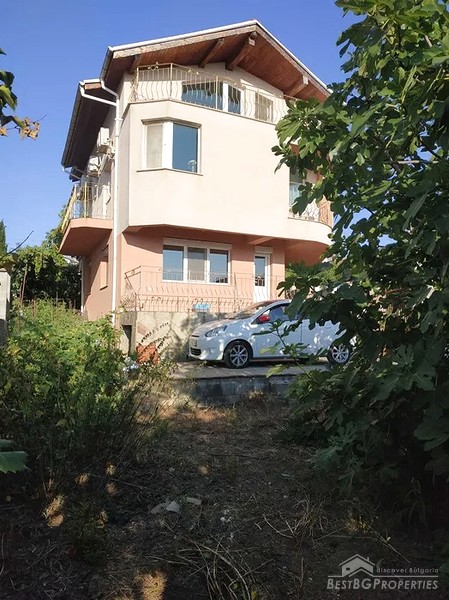 Large house for sale by the sea