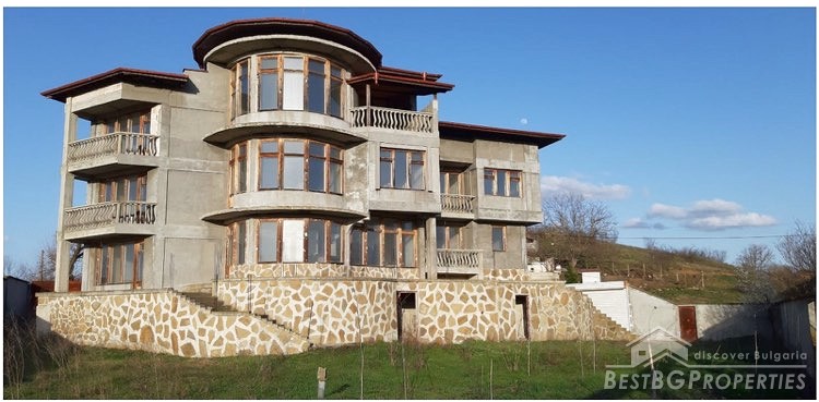 Large house for sale close to Burgas and the sea