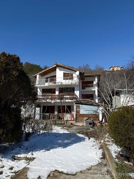 Large house for sale in between Balchik and Albena