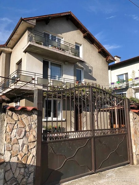 Large house for sale in immediate vicinity to Sofia