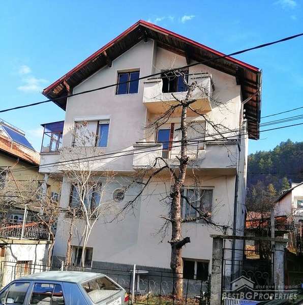 Large house for sale in the city of Kyustendil