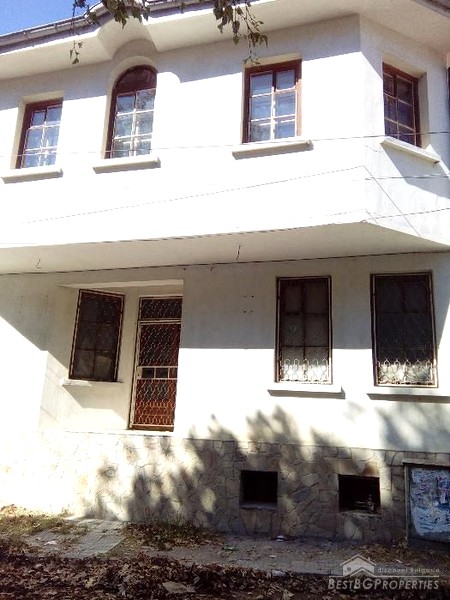 Large house for sale in the town of Karlovo