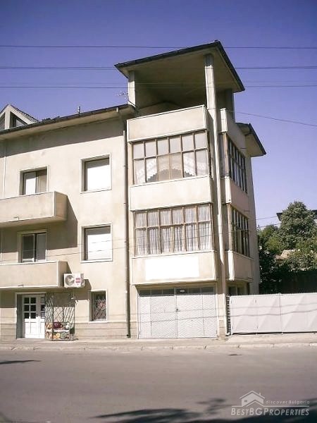 Large house for sale in the town of Shumen