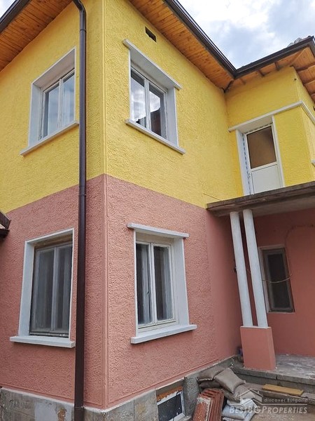 Large house for sale near the town of Lukovit
