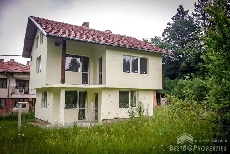Large house located in the beautiful mountain town of Apriltsi