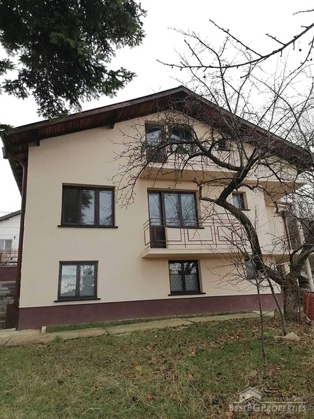 Large house with its own yard for sale in Sofia