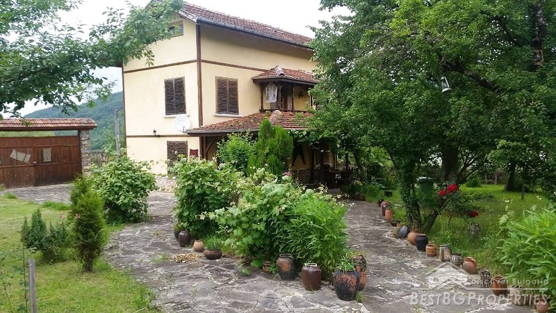 Large property for sale close to Etropole