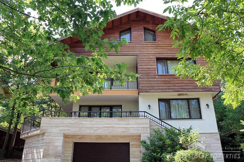 Luxury house for sale by the Iskar Lake