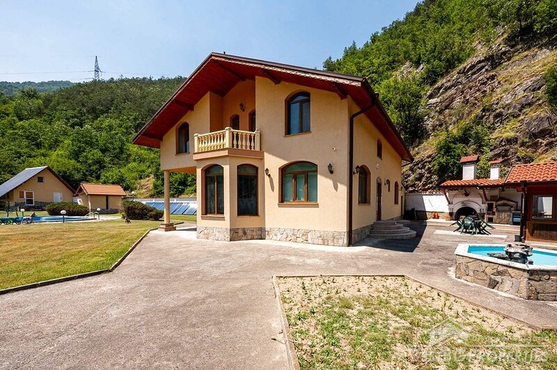 Luxury mountain house for sale near Devin