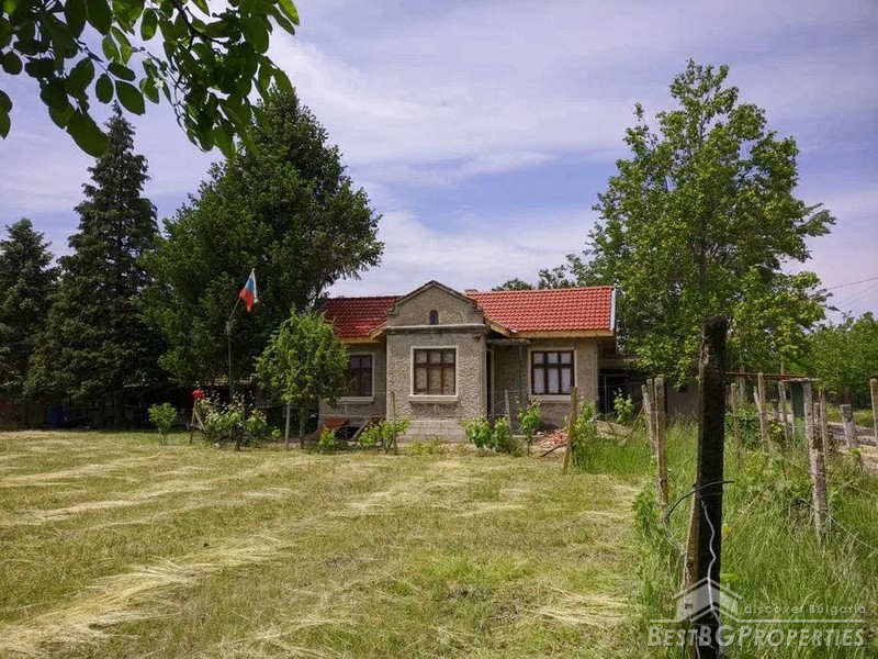 Neat house for sale close to the sea