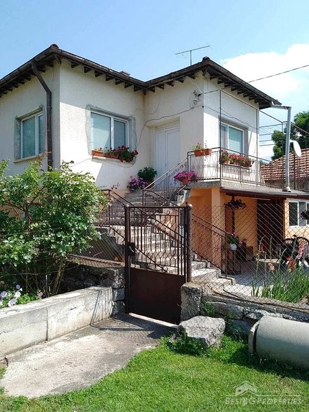 Neat house for sale near the town of Dragoman
