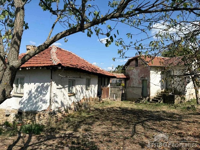 Old country house for sale close to Lovech