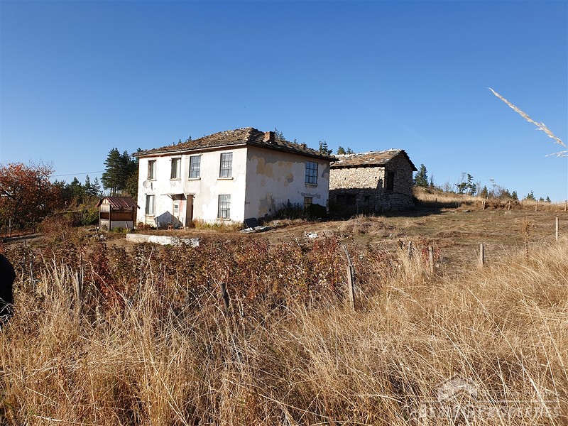 Old house for sale at the foot of the Rhodopes