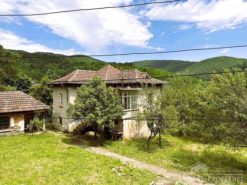 Old house for sale close to the resort Berkovitsa