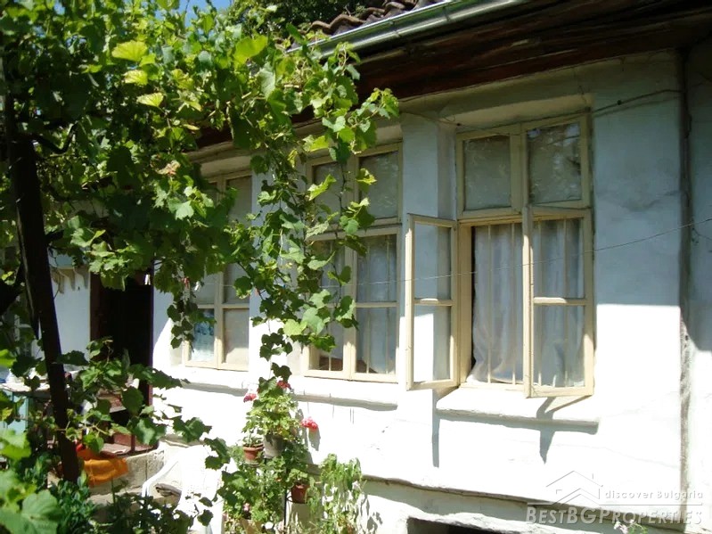 Old house for sale in the town of Lyaskovets