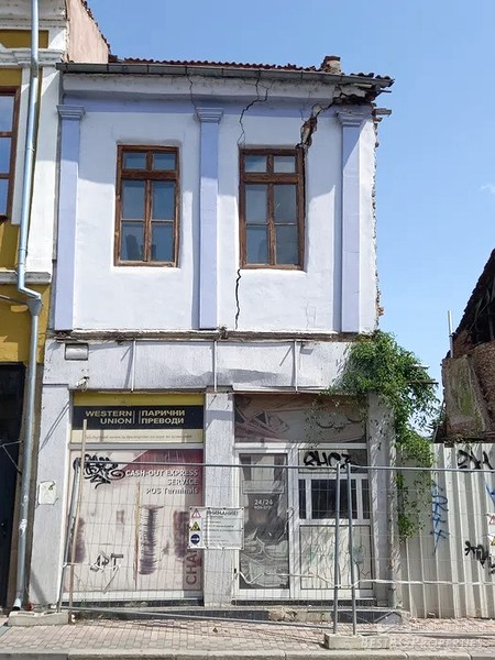 Old house requiring renovation opposite the fortress in Veliko Tarnovo