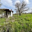 Old house with a large yard for sale near Sredets