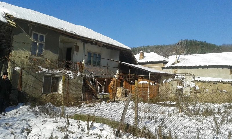 Old rural property for sale close to Popovo