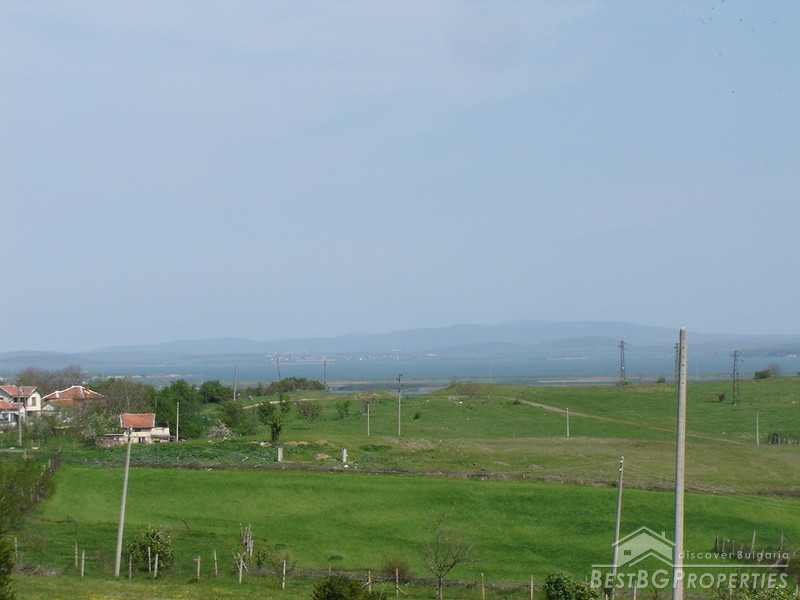 Regulated plot for sale with view of Mandra lake