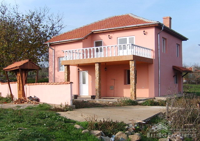 Renovated Two-Storey House Near The City Of Sredets