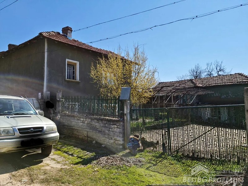 Rural house for sale in the town of Ugarchin