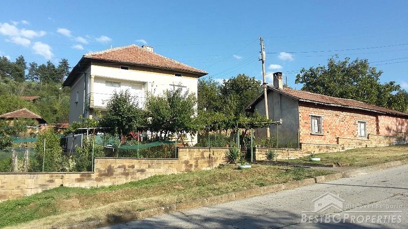 Rural house for sale near Roman