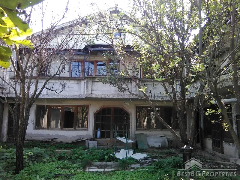 Spacious house requiring renovation for sale close to Shumen
