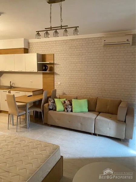 Studio apartment with a parking space for sale in Saint Vlas