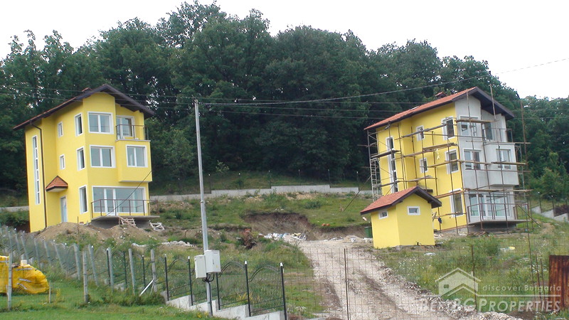 Two houses for sale near Pernik
