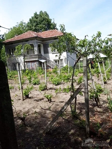 Two houses on a shared plot of land near Polski Trambesh