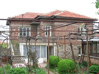 Beaufitul House In Charming Area
