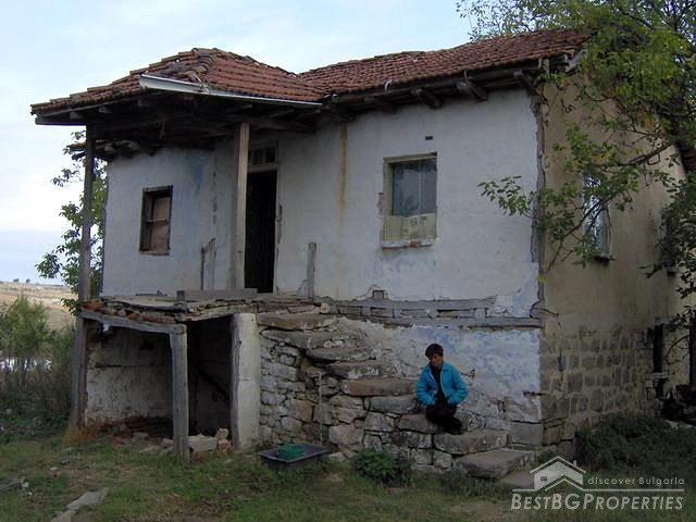 Cheap Old HouseNot Far From Sea