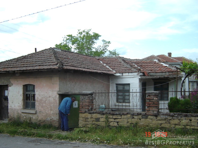 One storey house with additional building