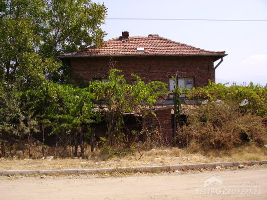 Property in well organized village close to Sandanski